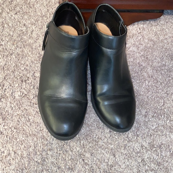 Black booties size 6W Time and true memory foam - Picture 3 of 5